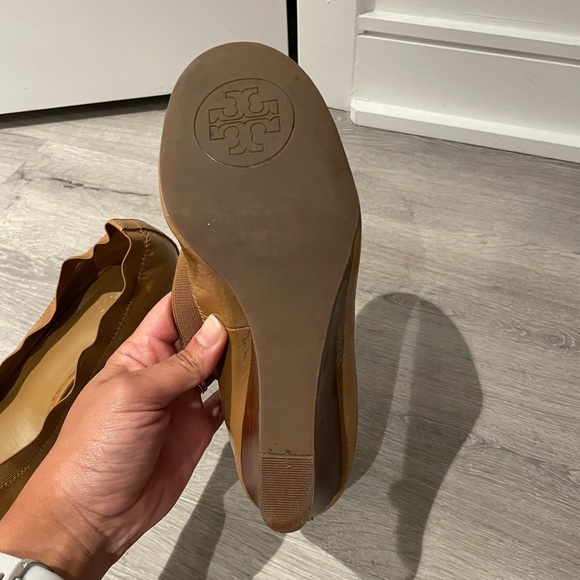 Tory Burch nude wedge heels size 9 - Picture 2 of 6